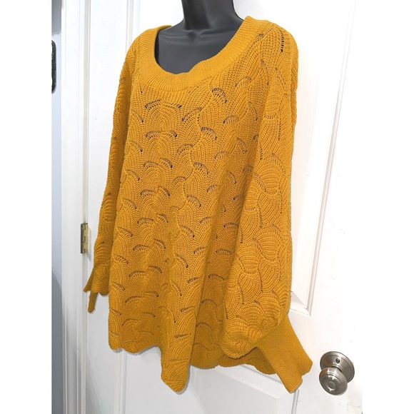 Andree by Unit Scalloped Hem Dolman Sweater, size 2x - Picture 2 of 6